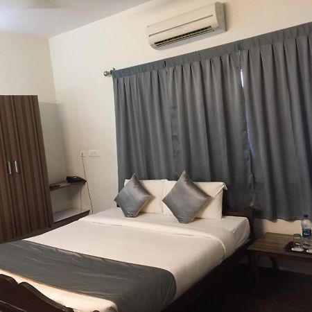 Pp Residency Hotel Covelong Eksteriør billede